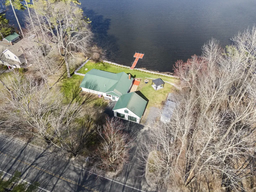 77 Meadow Road Raymond ME 04071