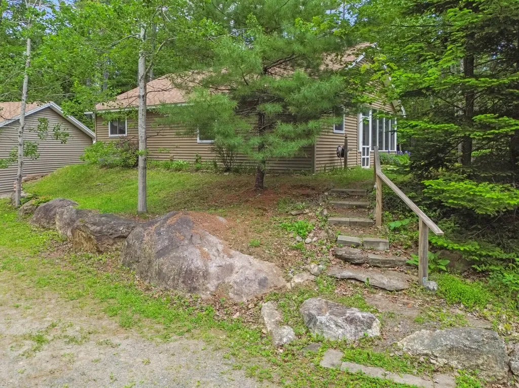 52 Main Road Chesterville ME 04938