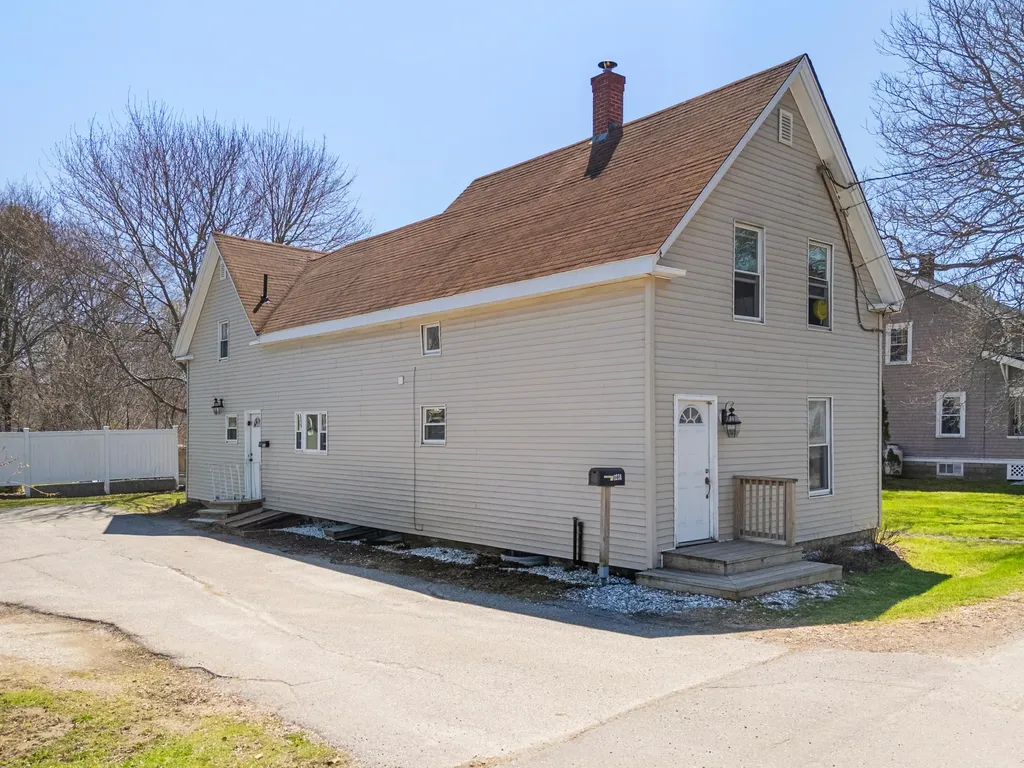 323 Broadway Rockland ME 04841