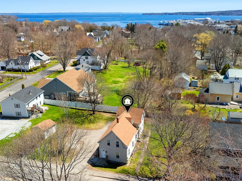 323 Broadway Rockland ME 04841