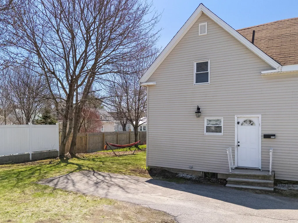 323 Broadway Rockland ME 04841