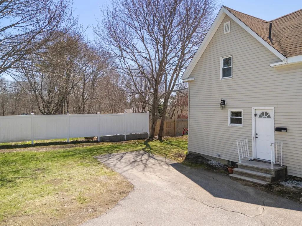 323 Broadway Rockland ME 04841