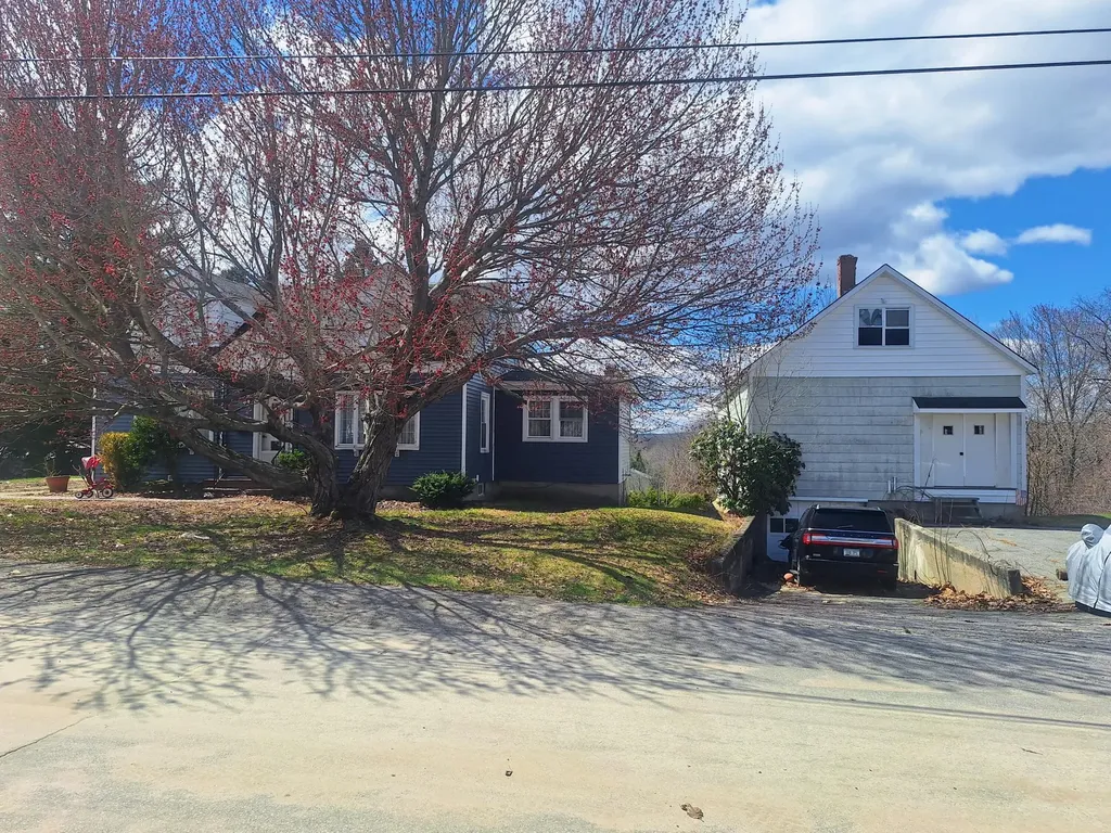 25 Eighth Street Auburn ME 04210