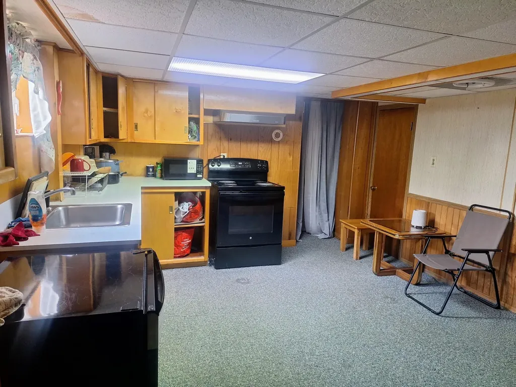25 Eighth Street Auburn ME 04210