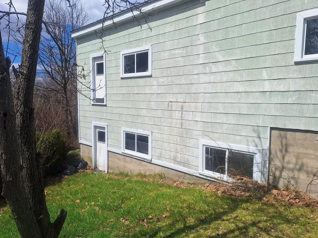 25 Eighth Street Auburn ME 04210