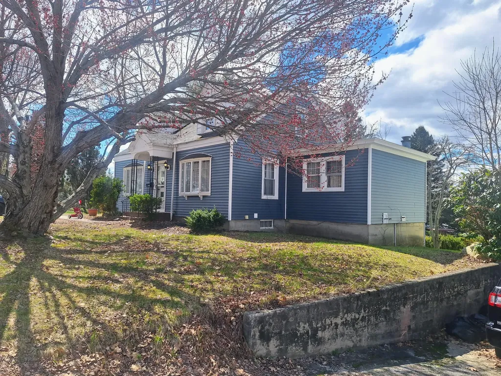 25 Eighth Street Auburn ME 04210