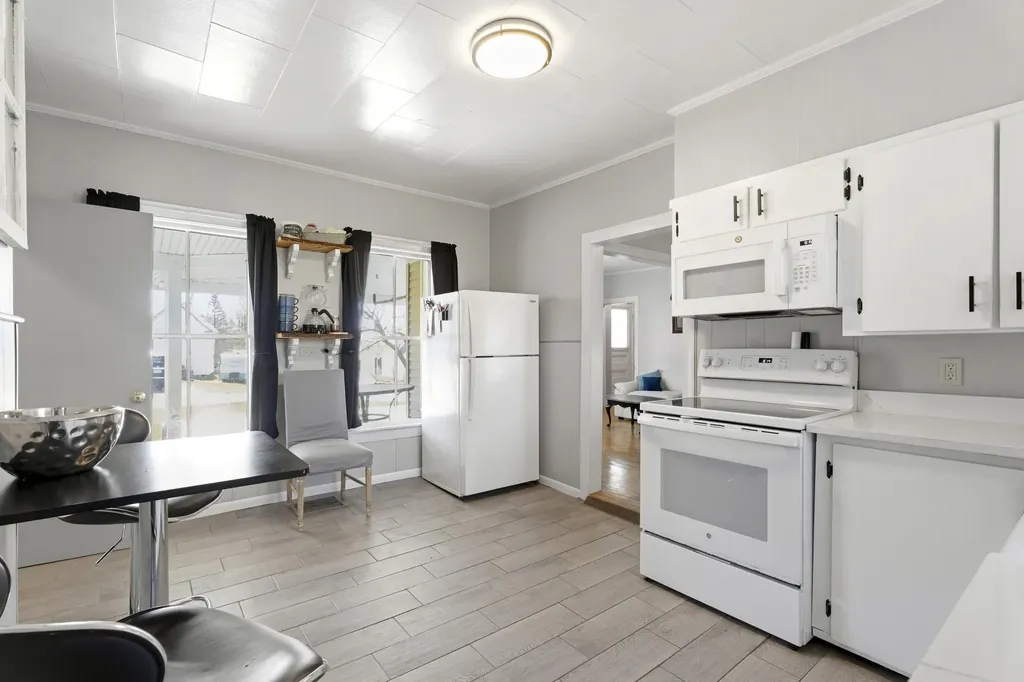 17 Grange Street Dover-foxcroft ME 04426
