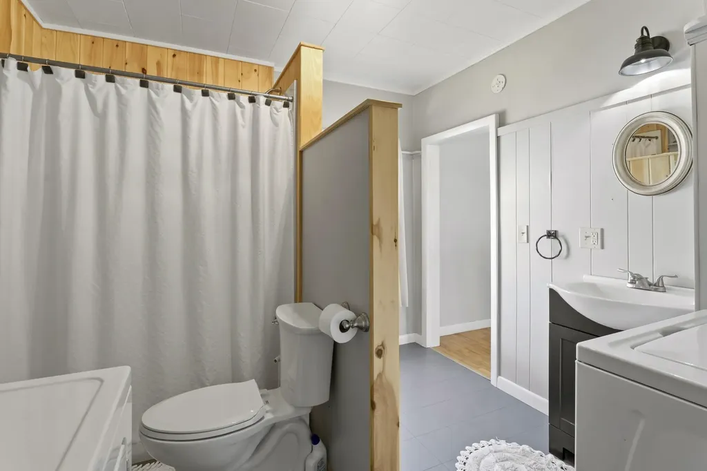 17 Grange Street Dover-foxcroft ME 04426