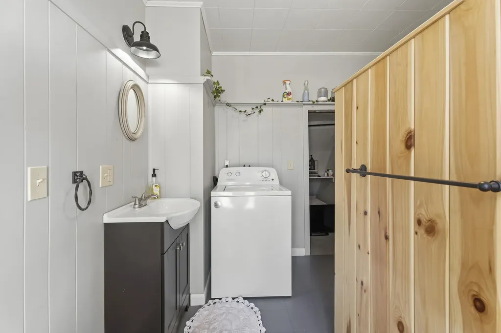 17 Grange Street Dover-foxcroft ME 04426