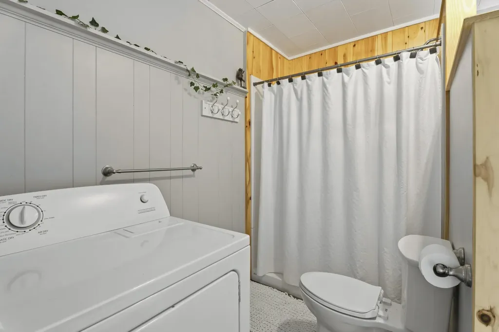 17 Grange Street Dover-foxcroft ME 04426