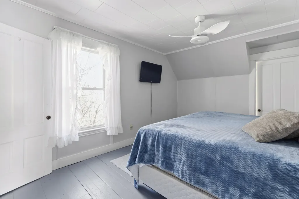 17 Grange Street Dover-foxcroft ME 04426