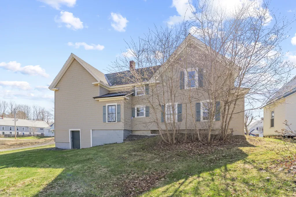 17 Grange Street Dover-foxcroft ME 04426