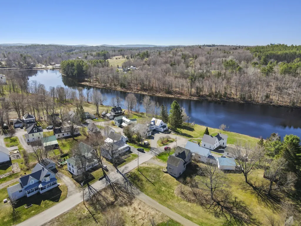 17 Grange Street Dover-foxcroft ME 04426