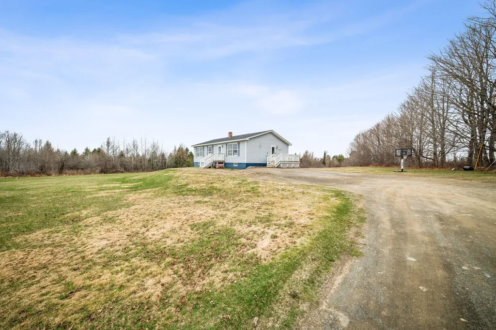 662 U.s. Highway 1 Monticello ME 04760