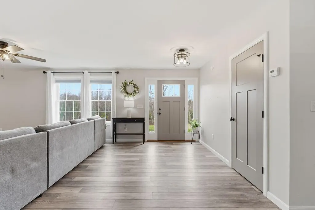 2 Howards Lane Windsor ME 04363