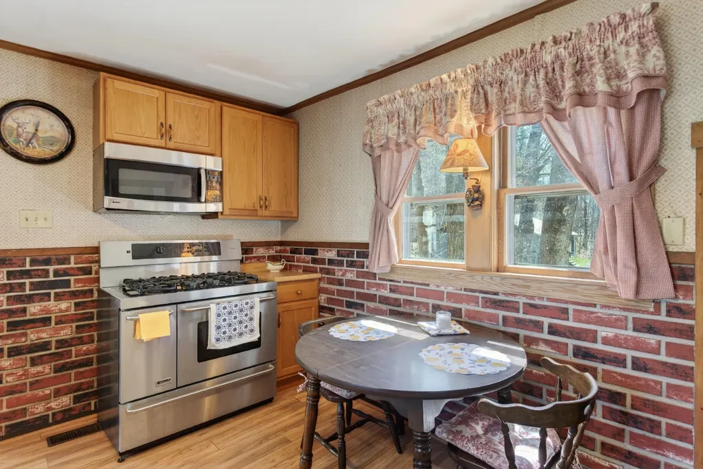 133 Gardiner Road Wiscasset ME 04578