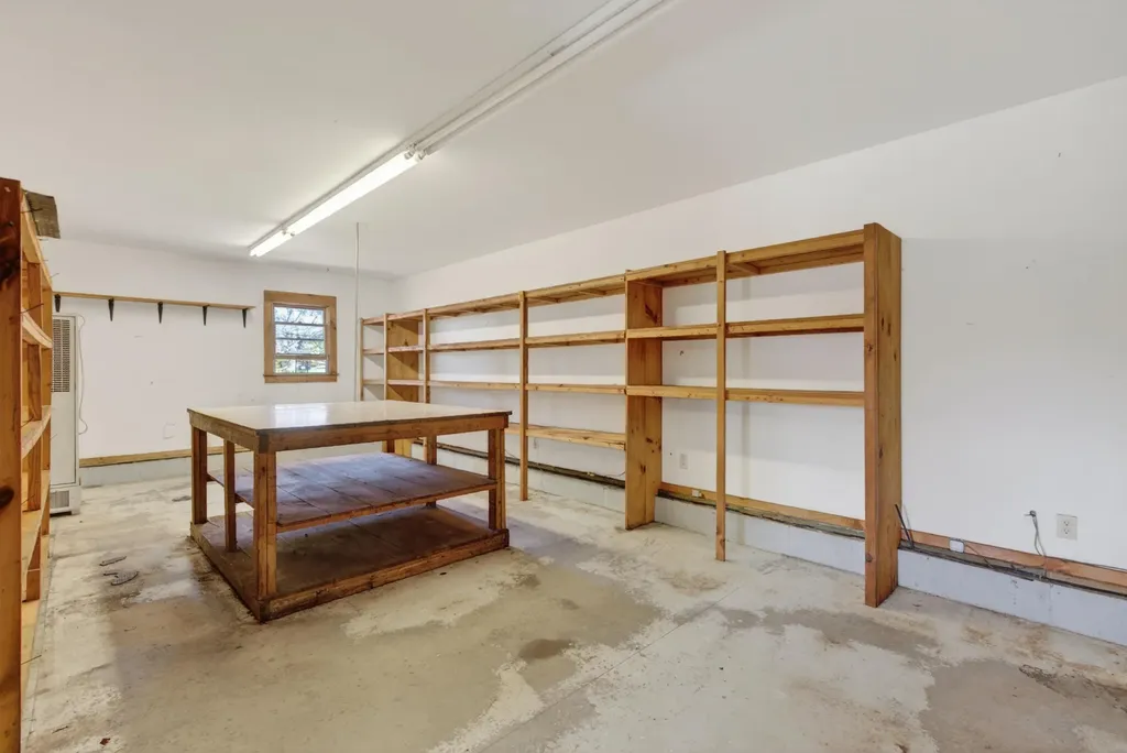 133 Gardiner Road Wiscasset ME 04578