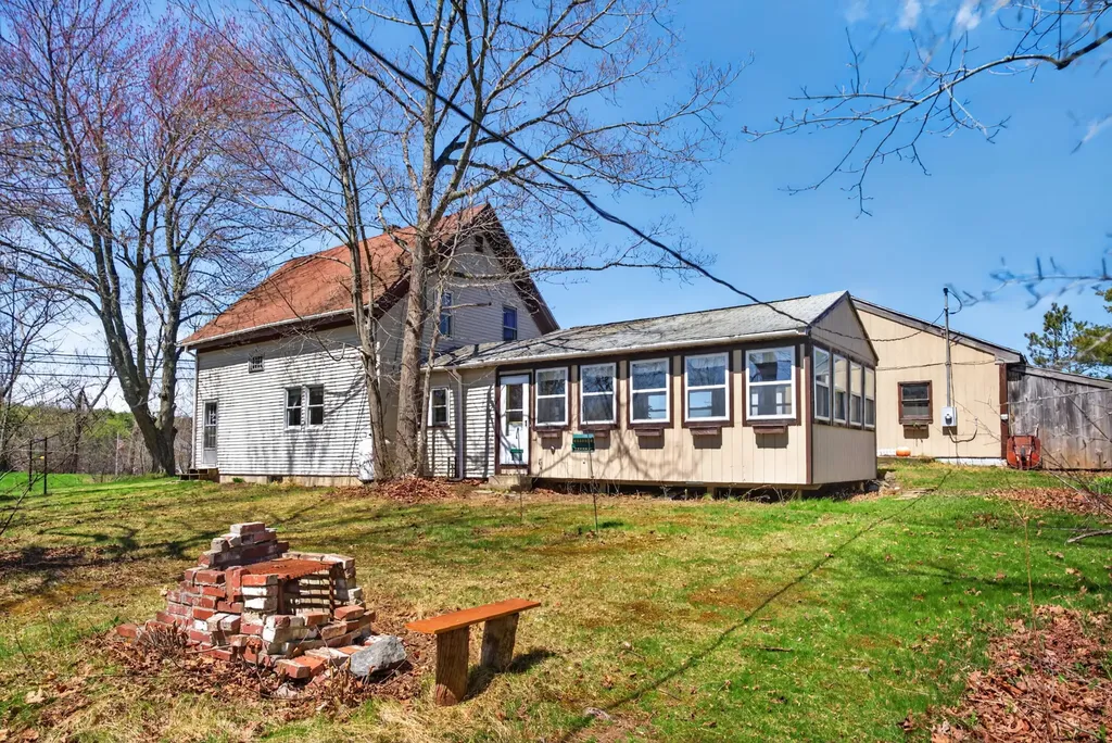 133 Gardiner Road Wiscasset ME 04578