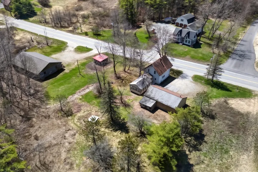 133 Gardiner Road Wiscasset ME 04578
