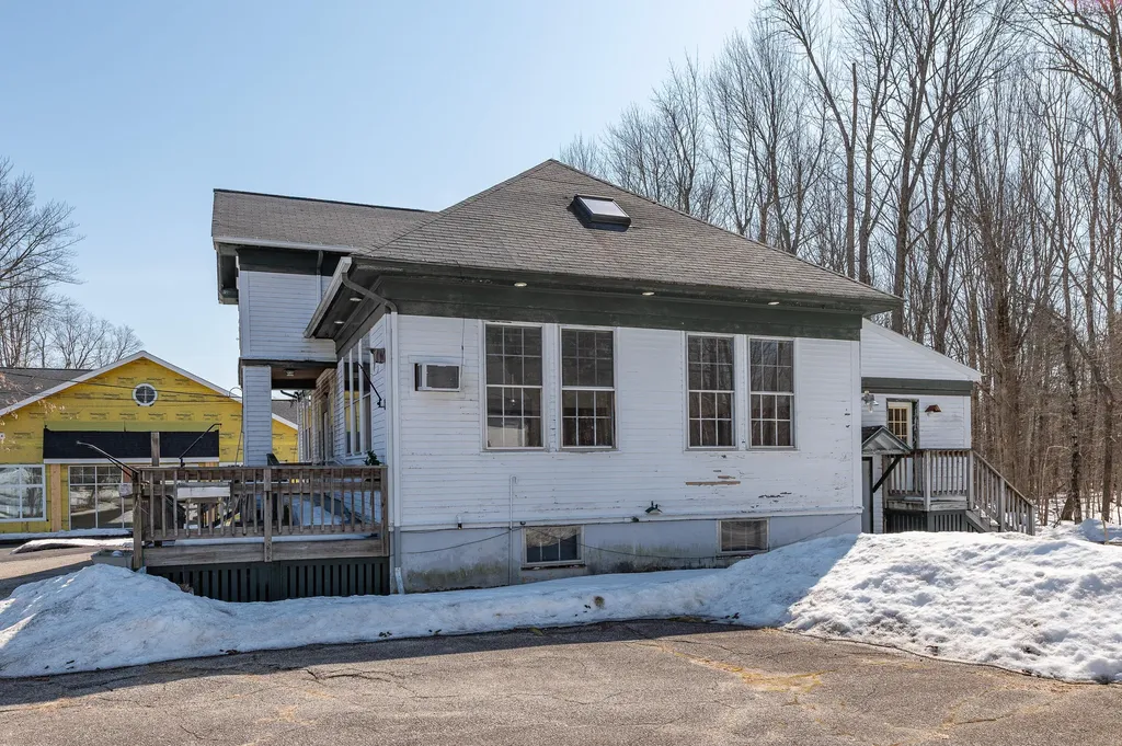 27 Ossipee Trail E Standish ME 04084