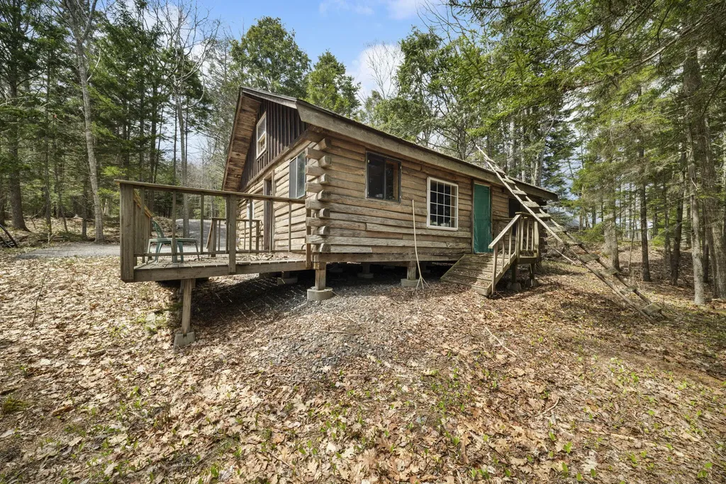 8-92-1 Derek Way Harpswell ME 04079