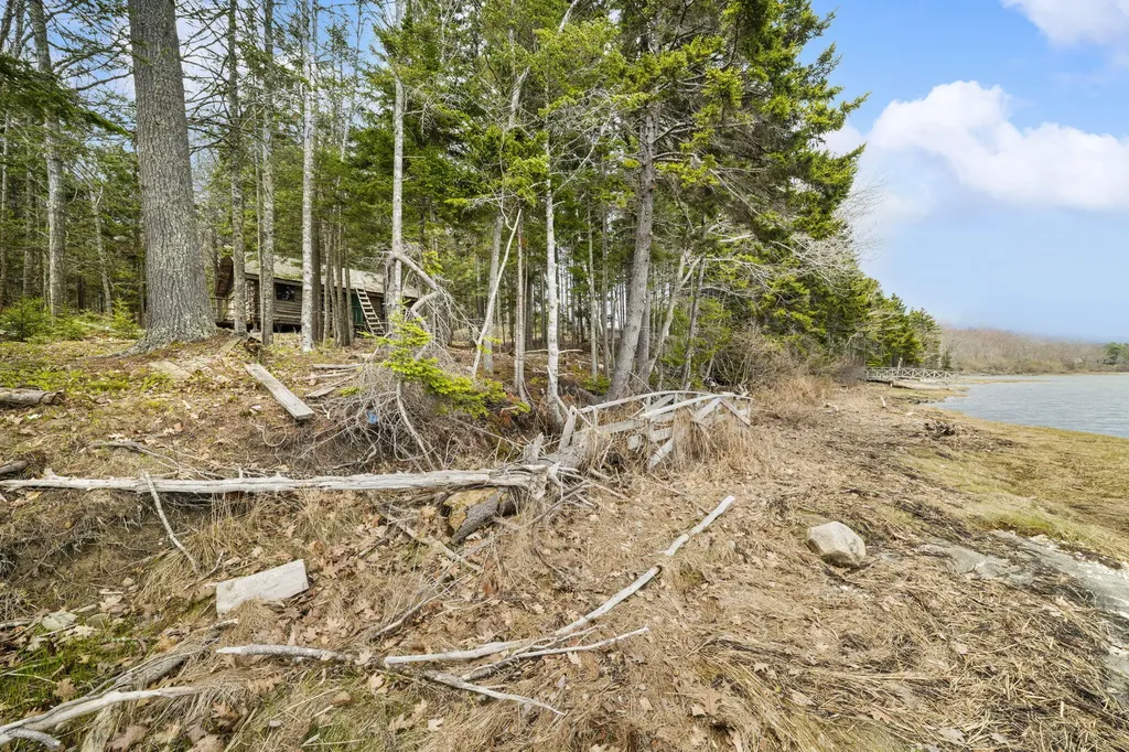 8-92-1 Derek Way Harpswell ME 04079