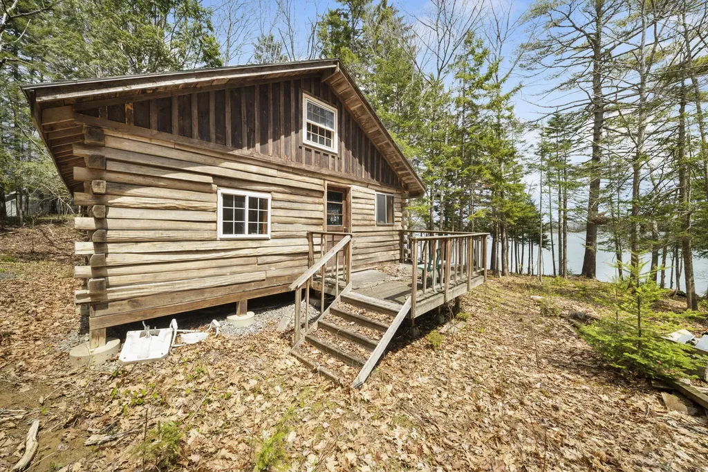 8-92-1 Derek Way Harpswell ME 04079