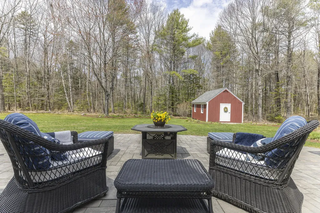 9 Picnic Hill Road Freeport ME 04032