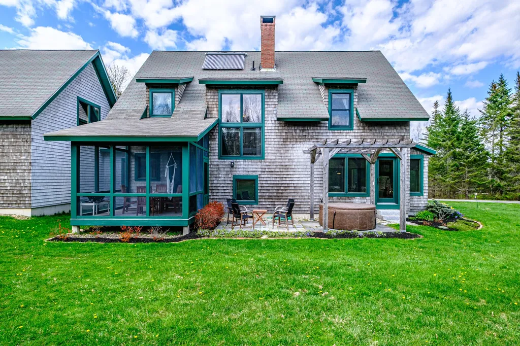 28 Cortland Road Freeport ME 04032