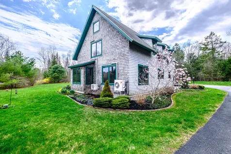 28 Cortland Road Freeport ME 04032