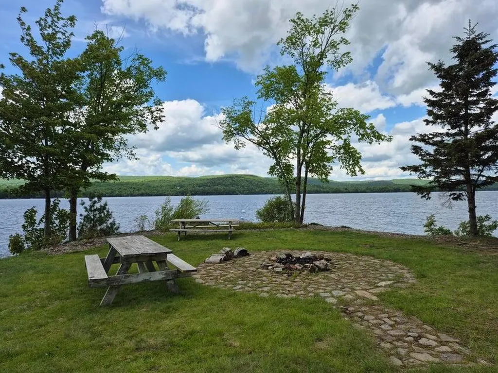 11 Lakeshore Drive Belgrade ME 04918