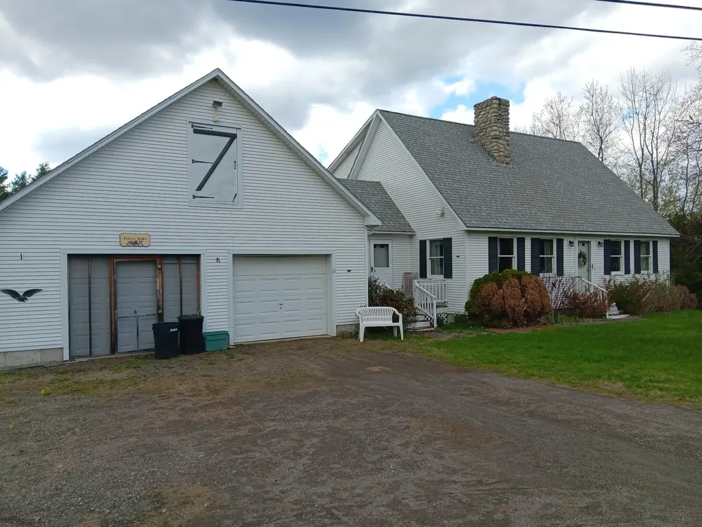 11 Lakeshore Drive Belgrade ME 04918