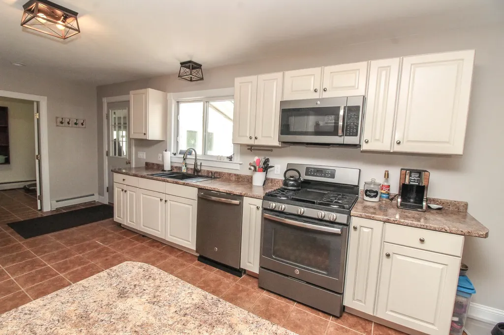 3849 Rockwood Road Rockwood T1 R1 Nbkp ME 04478