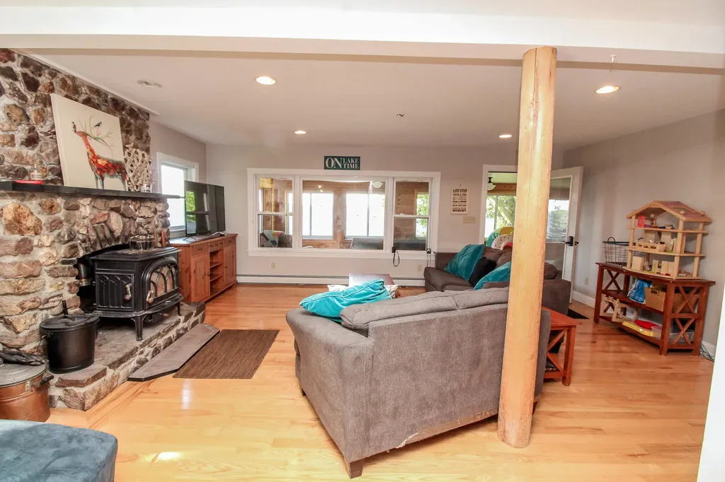 3849 Rockwood Road Rockwood T1 R1 Nbkp ME 04478