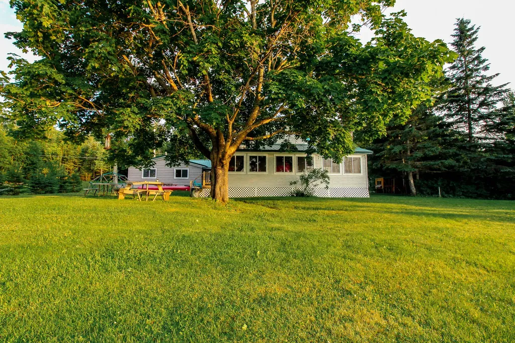 3849 Rockwood Road Rockwood T1 R1 Nbkp ME 04478
