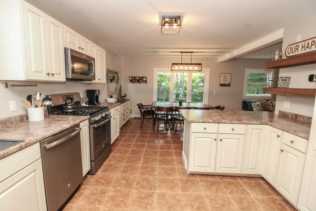 3849 Rockwood Road Rockwood T1 R1 Nbkp ME 04478