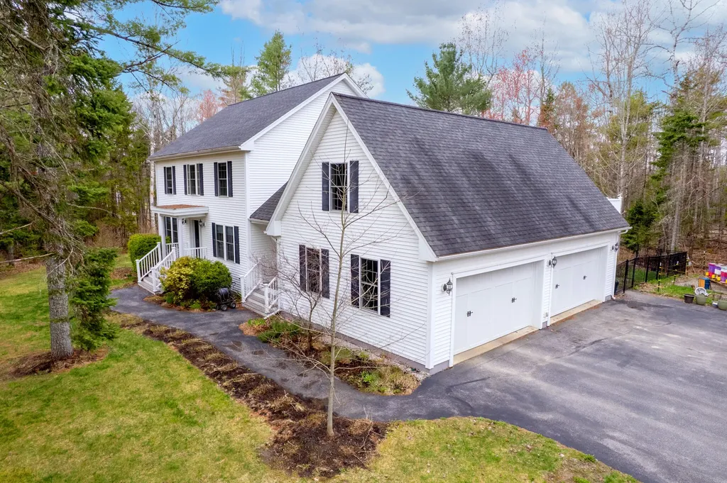 39 Eaton Ridge Drive Holden ME 04429