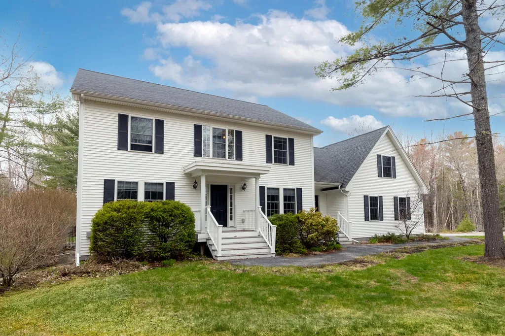 39 Eaton Ridge Drive Holden ME 04429