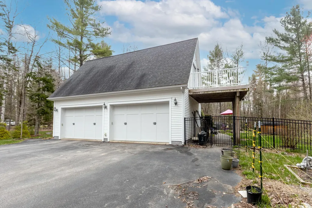 39 Eaton Ridge Drive Holden ME 04429