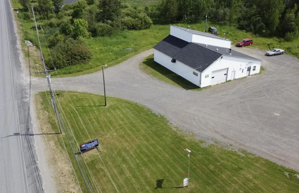 6 Mccarty Road Glenburn ME 04401