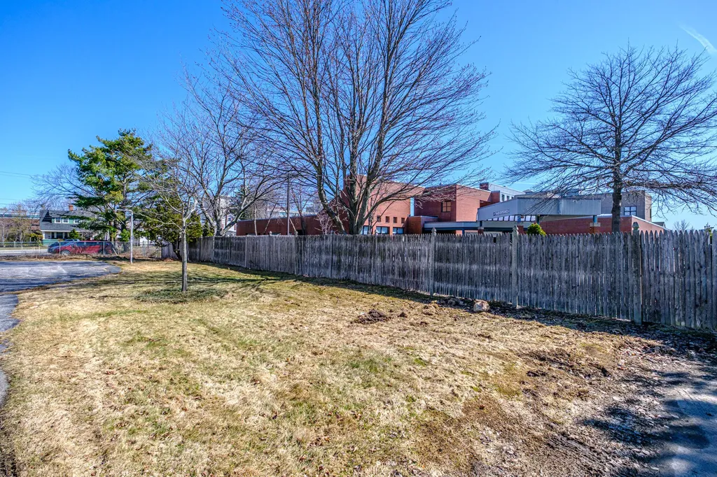22 Davis Street Portland ME 04102