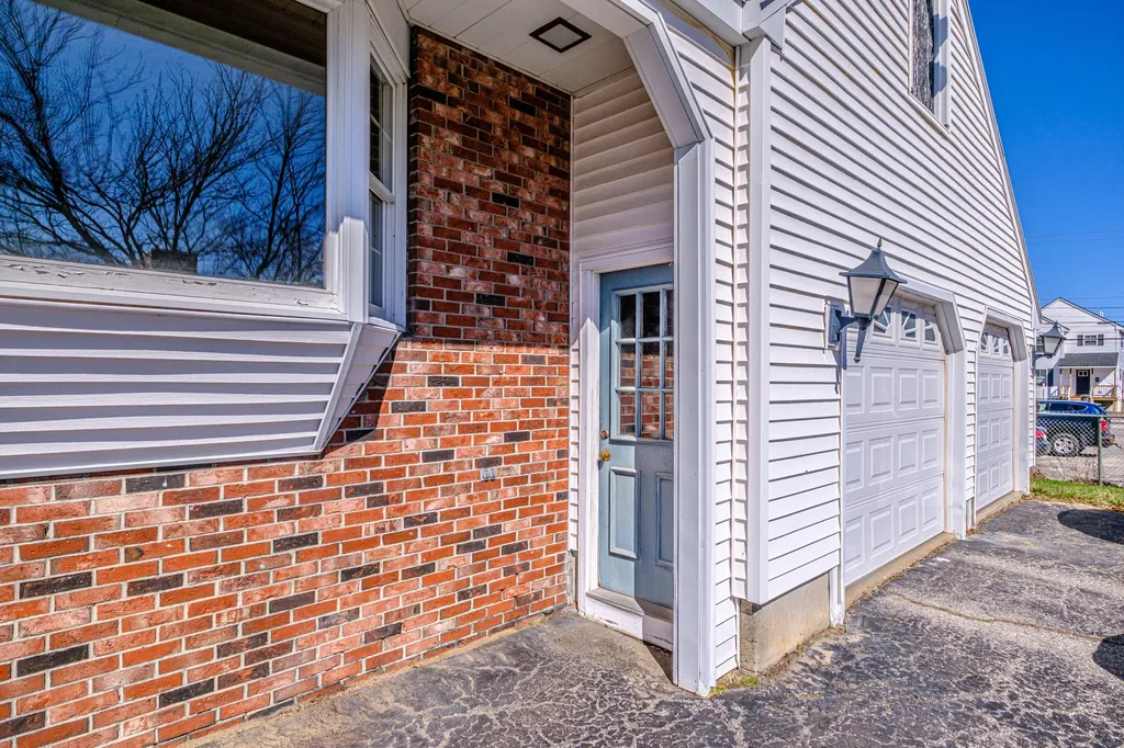 22 Davis Street Portland ME 04102