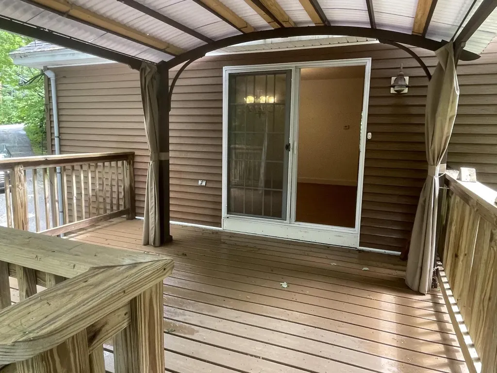6 Eisenhower Court Naples ME 04055