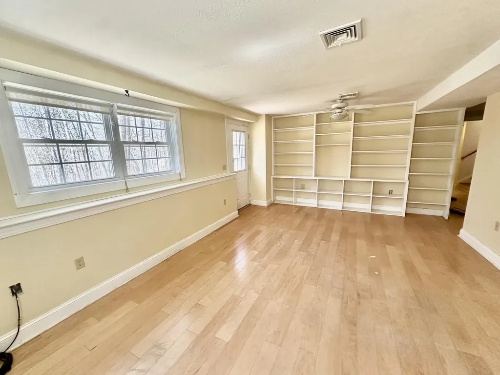 6 Eisenhower Court Naples ME 04055