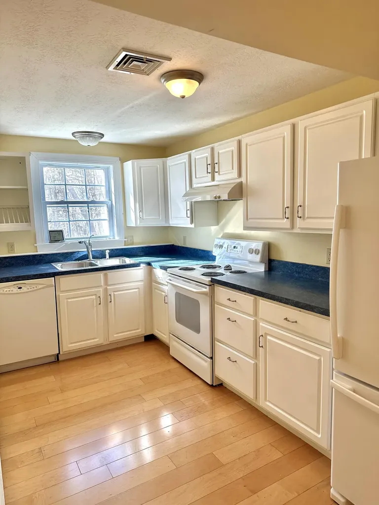 6 Eisenhower Court Naples ME 04055