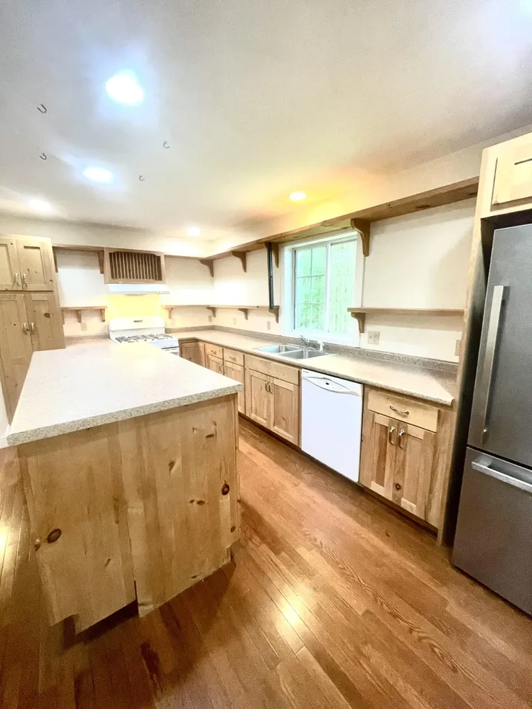 6 Eisenhower Court Naples ME 04055