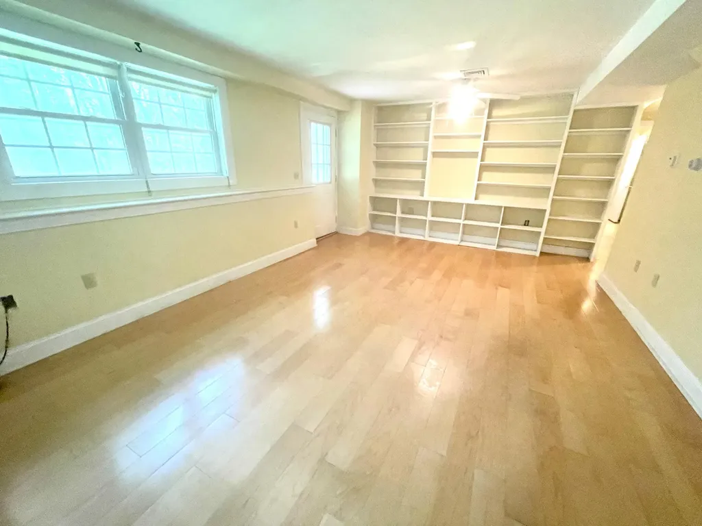 6 Eisenhower Court Naples ME 04055