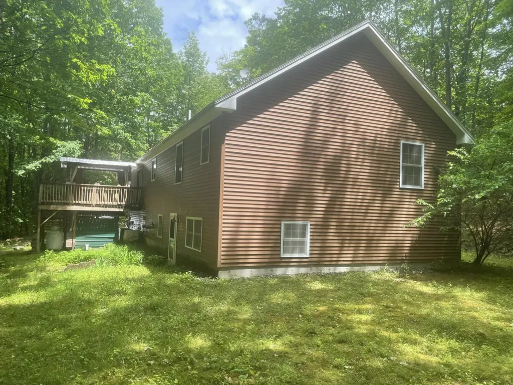 6 Eisenhower Court Naples ME 04055
