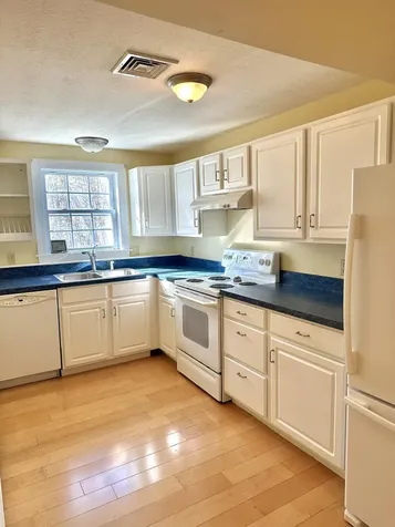 6 Eisenhower Court Naples ME 04055