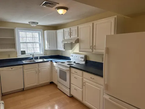 6 Eisenhower Court Naples ME 04055